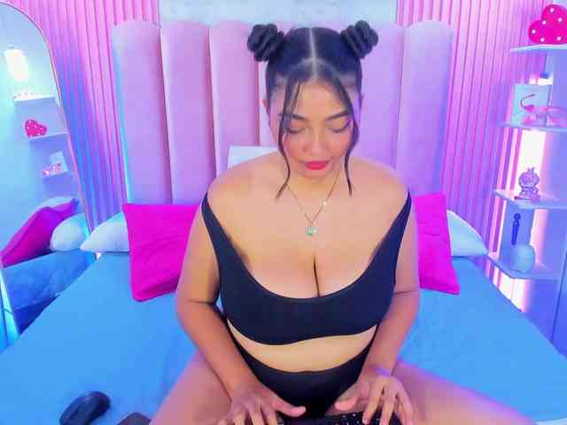 ArianaRougee webcam