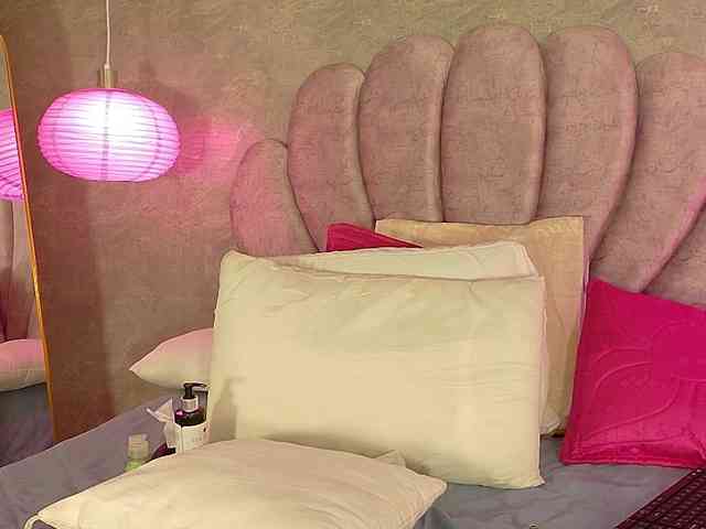 ArianaRougee webcam