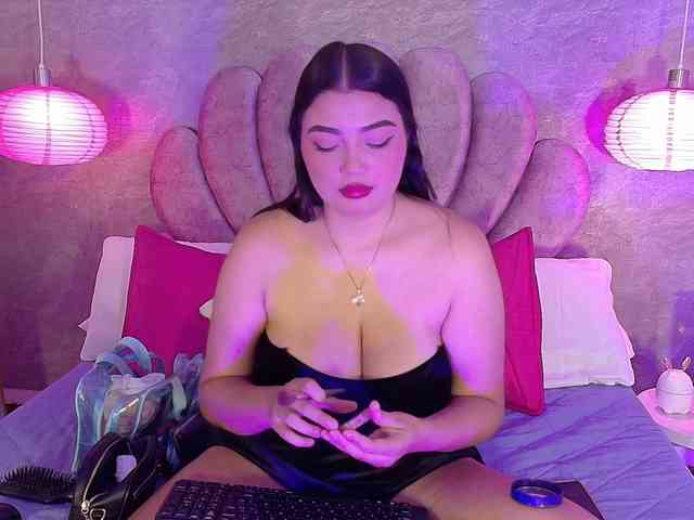 ArianaRougee webcam