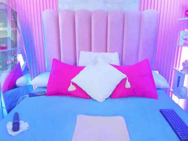 ArianaRougee webcam