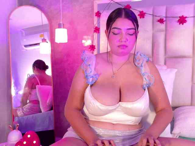 ArianaRougee webcam
