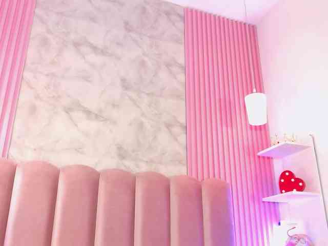 ArianaRougee webcam