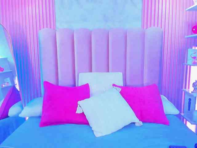ArianaRougee webcam