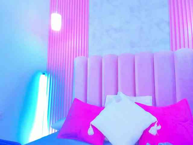 ArianaRougee ArianaRougee