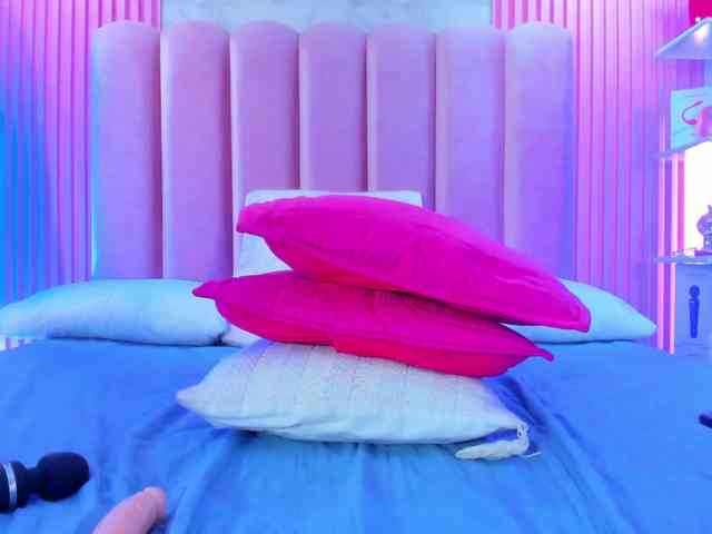 ArianaRougee webcam