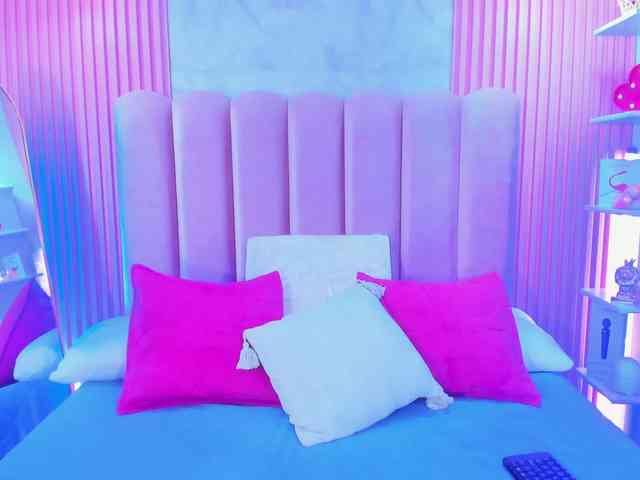 ArianaRougee webcam