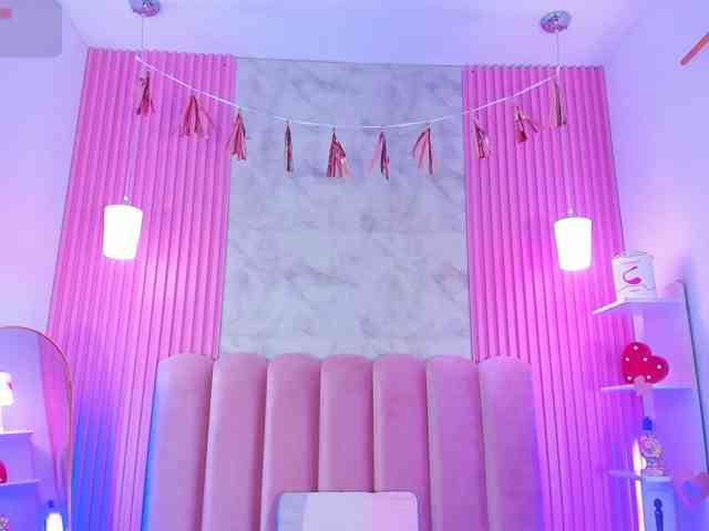ArianaRougee ArianaRougee