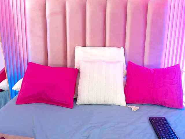 ArianaRougee webcam