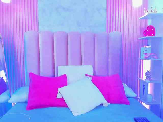 ArianaRougee webcam