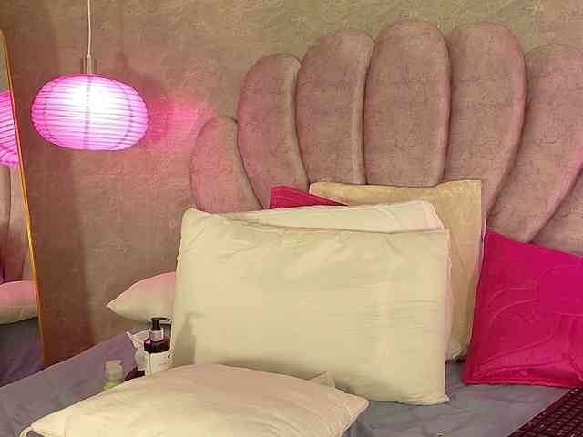 ArianaRougee webcam