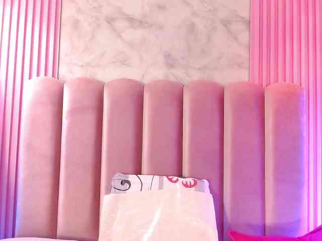 ArianaRougee webcam