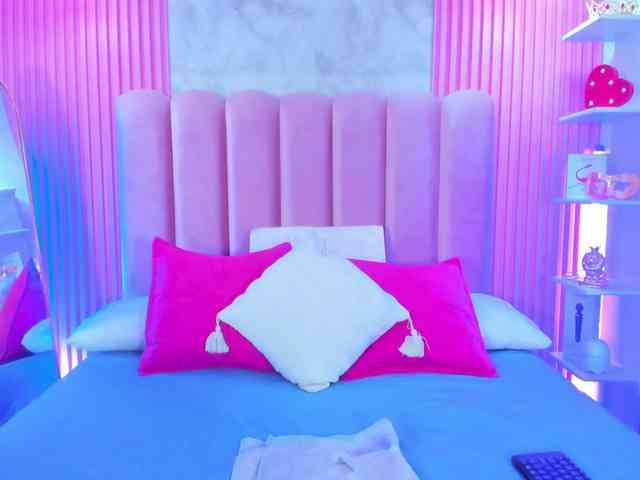 ArianaRougee ArianaRougee