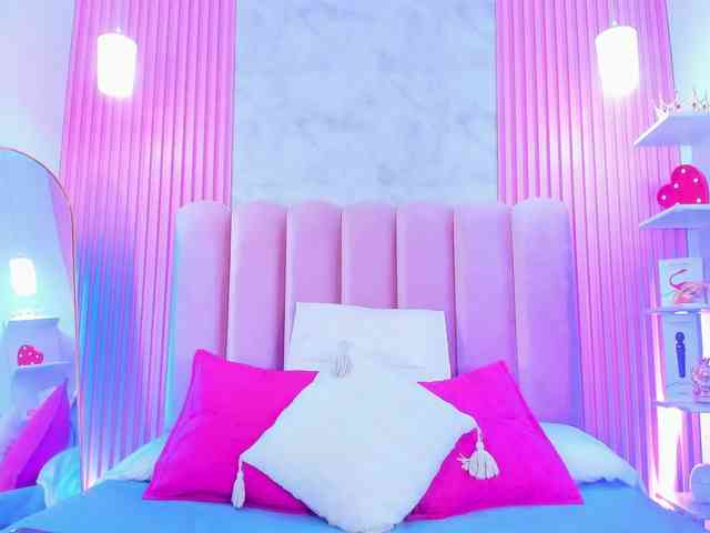 ArianaRougee ArianaRougee