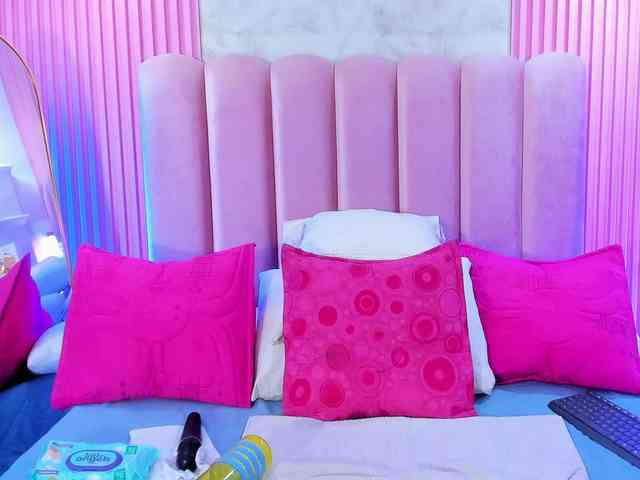 ArianaRougee webcam