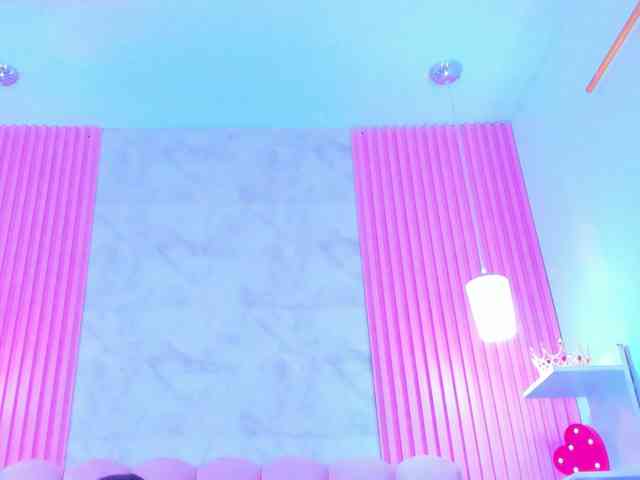 ArianaRougee webcam