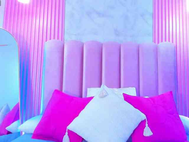 ArianaRougee webcam