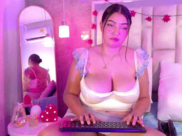 ArianaRougee webcam