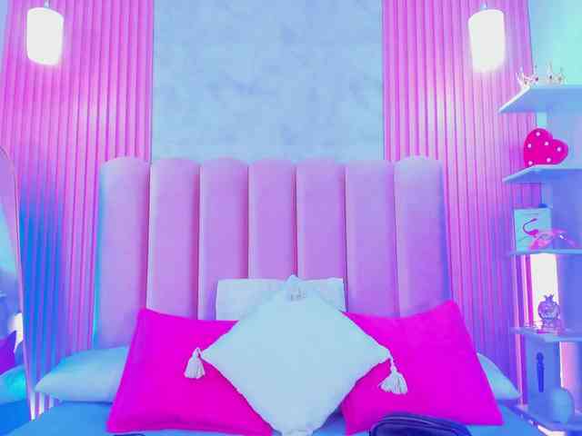 ArianaRougee ArianaRougee