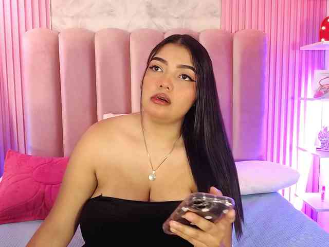 ArianaRougee webcam