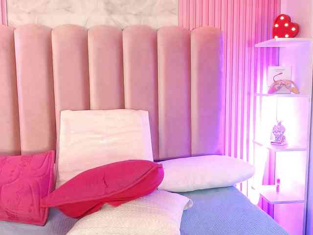 ArianaRougee webcam