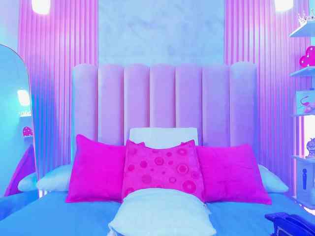 ArianaRougee webcam