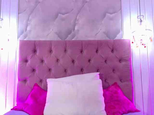 ArianaRougee webcam