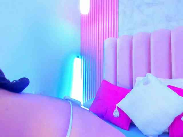 ArianaRougee webcam