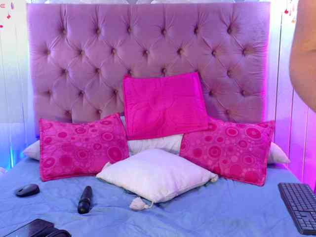 ArianaRougee webcam