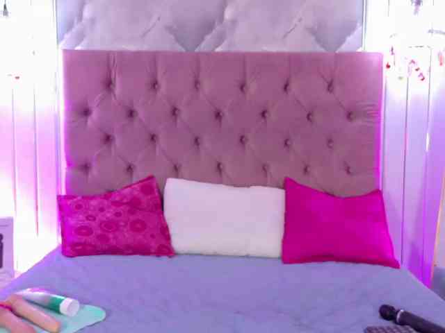 ArianaRougee webcam