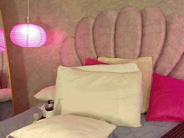 ArianaRougee webcam