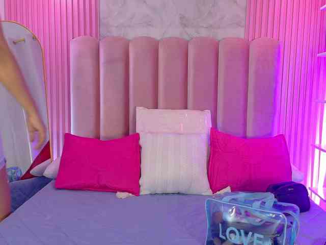 ArianaRougee webcam