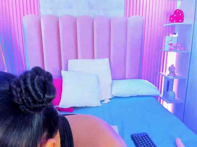 ArianaRougee webcam