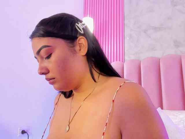 ArianaRougee webcam