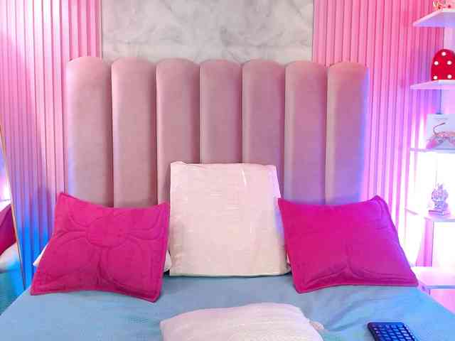 ArianaRougee webcam