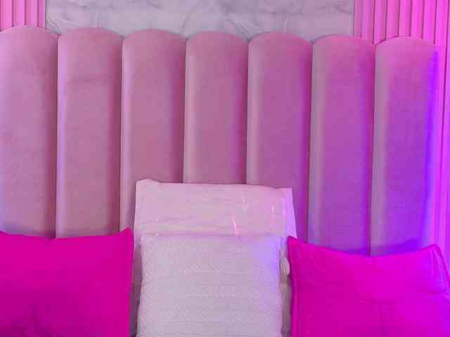 ArianaRougee webcam