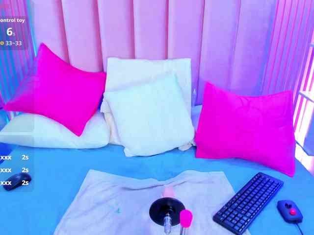 ArianaRougee webcam