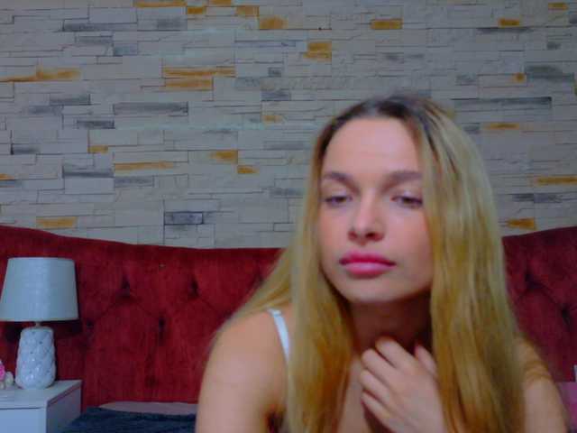 LannaSkyy Live Cam and Statistics on UnifiedCams