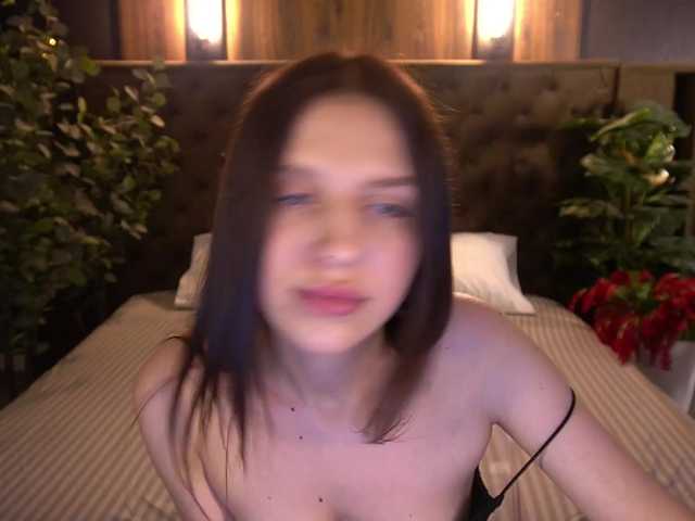 MilaniaCartie live webcam show