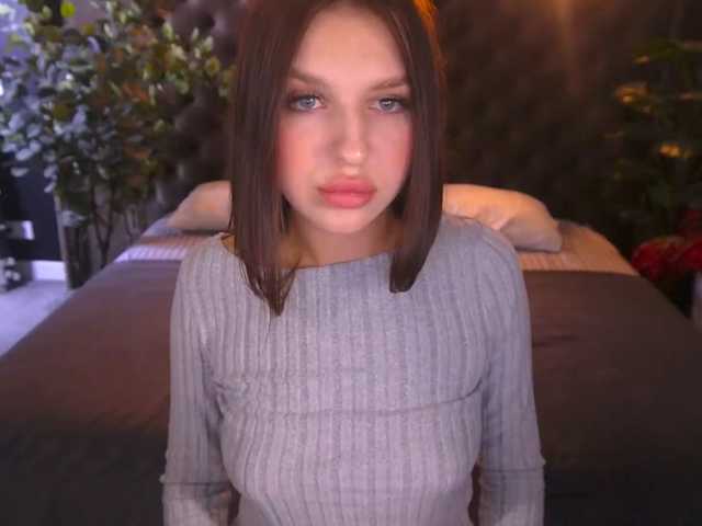 MilaniaCartie webcam