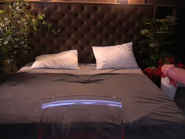 MilaniaCartie live cam on BongaCams