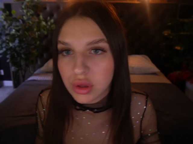 MilaniaCartie live cam on BongaCams