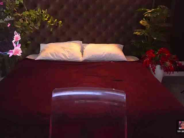 MilaniaCartie webcam
