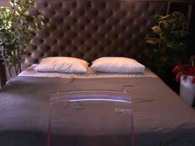 MilaniaCartie webcam
