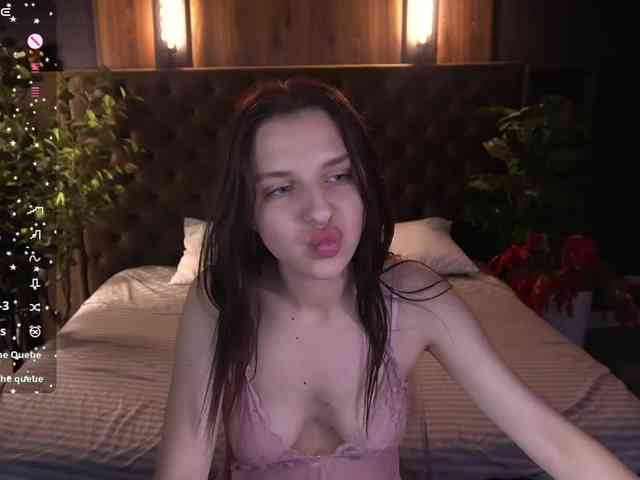 MilaniaCartie webcam