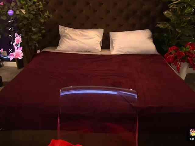 MilaniaCartie webcam
