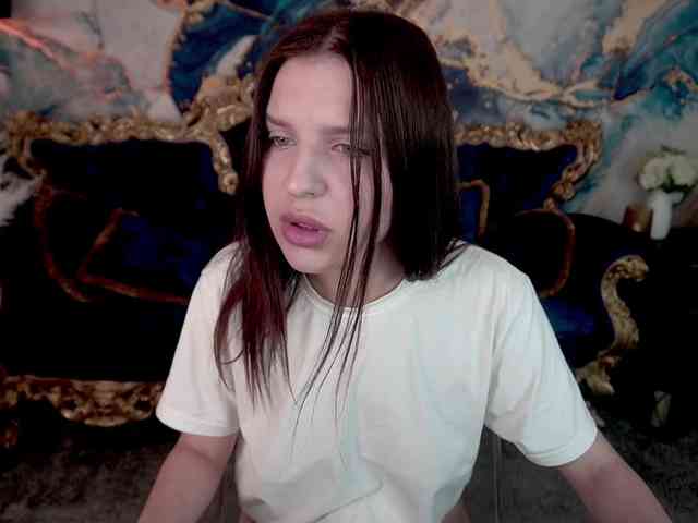 MilaniaCartie webcam
