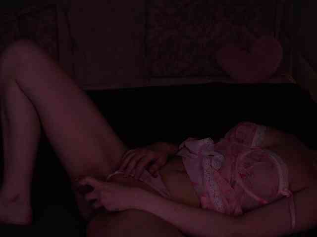 MilaniaCartie webcam
