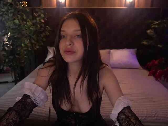 MilaniaCartie webcam