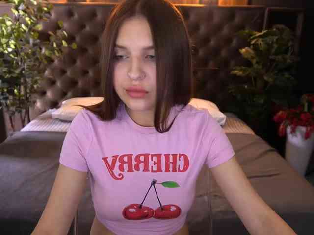 MilaniaCartie webcam