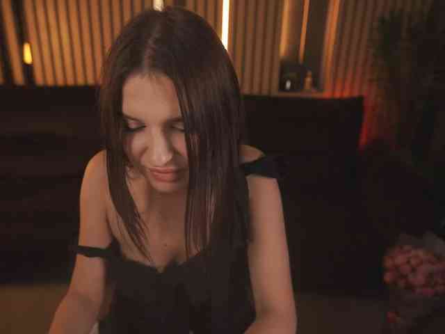 MilaniaCartie webcam